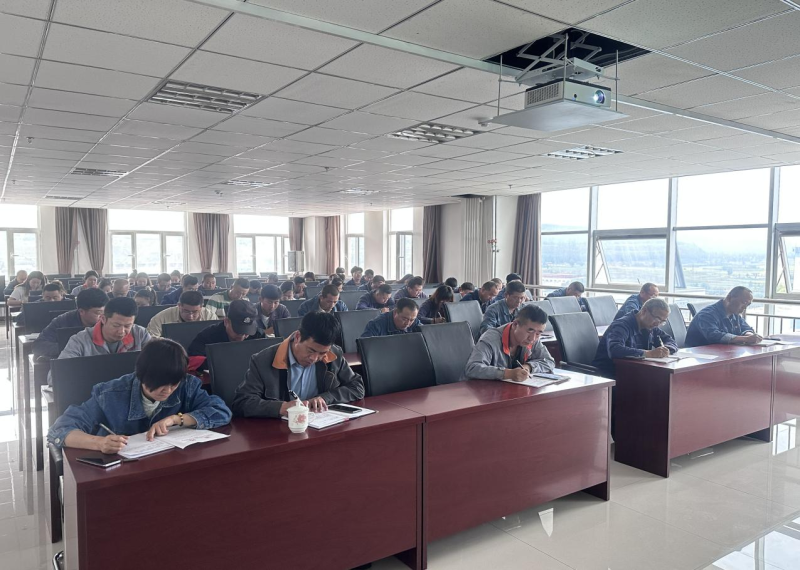 廉當(dāng)&ldquo;鐮&rdquo;可以除雜念   欲為&ldquo;獄&rdquo;勢必積災(zāi)難 &mdash;&mdash;集團(tuán)紀(jì)委書記為物產(chǎn)工投公司黨員干部、關(guān)鍵人員 授主題教育廉政專題黨課