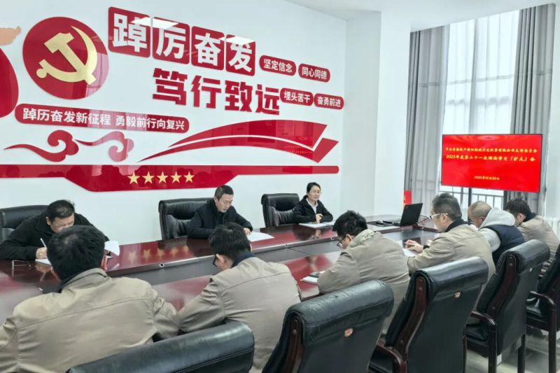 集團(tuán)黨委委員、紀(jì)委書(shū)記潘彬列席旁聽(tīng)朝開(kāi)公司黨支部理論學(xué)習(xí)會(huì)并講授專題黨課