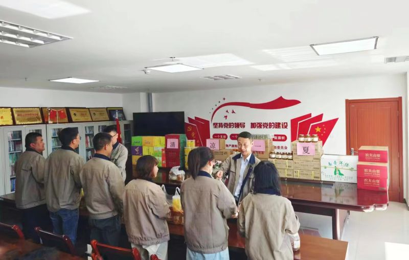 情系職工，夏送清涼&mdash;&mdash;朝物開(kāi)投公司開(kāi)展夏日送清涼活動(dòng)