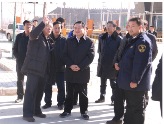 省委副書記、省長郝鵬視察青海曹家堡保稅物流中心