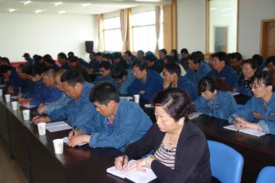 青海物產(chǎn)工業(yè)投資有限公司、青海長春炭素有限公司召開貫徹省第十二次黨代會精神學(xué)習(xí)傳