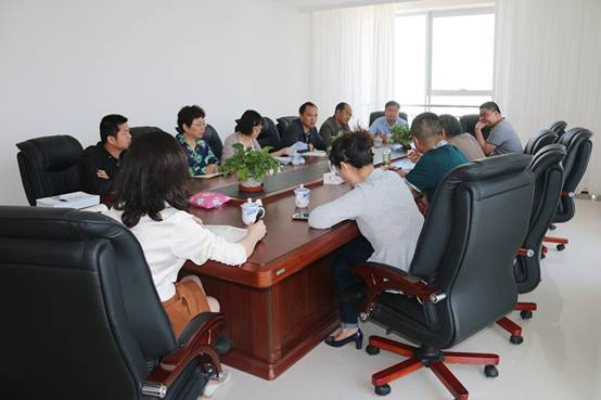 省商務廳副廳長朱小青協(xié)同西寧海關、省檢驗檢疫局一行深入企業(yè)就保稅物流中心封關運營