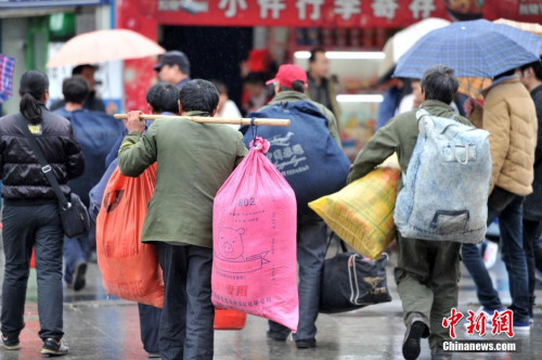 聚焦春節(jié)&ldquo;恐歸族&rdquo;：近鄉(xiāng)情怯，恐懼何來？(圖)